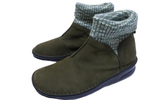 【インコルジェ8591 カーキ】マルチカラーニットローヒールブーツ