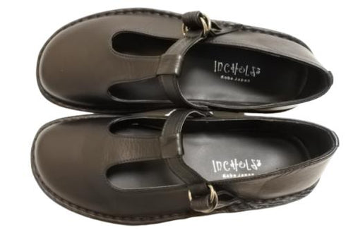 【インコルジェ 8596 ブラック】ローヒールやわらかTストラップシューズ