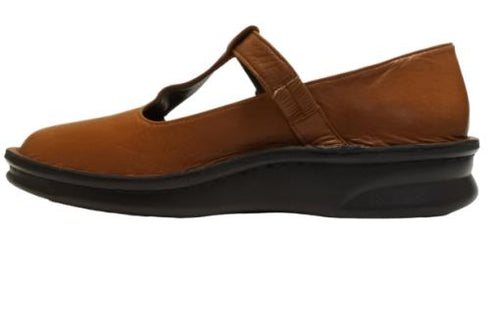 【インコルジェ 8596 ブラウン】ローヒールやわらかTストラップシューズ