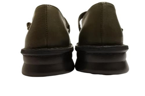 【インコルジェ 8596 オリーブ】ローヒールやわらかTストラップシューズ