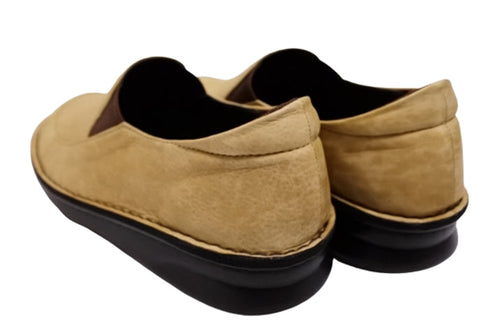 【インコルジェ 8635 ライトキャメル】本革ローヒールスリッポンシューズ