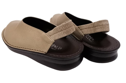 【インコルジェ8650 オークベージュ】センターシームバックストラップシューズ