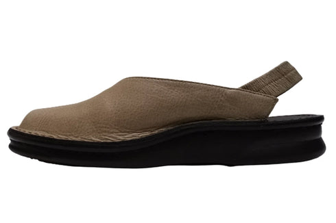 【インコルジェ8650 オークベージュ】センターシームバックストラップシューズ