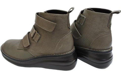 【インコルジェ8748 グレー】ソフトレザーベルトブーツ