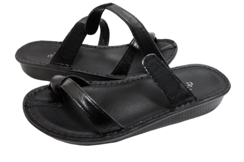 【インコルジェ8825 ブラック】甲ストラップで、足元をしっかり安定させるトングサンダル