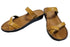 【インコルジェ8825 キャメル】甲ストラップで、足元をしっかり安定させるトングサンダル