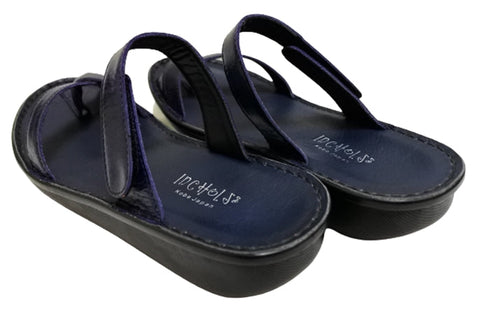 【インコルジェ8825 ネイビー】甲ストラップで、足元をしっかり安定させるトングサンダル