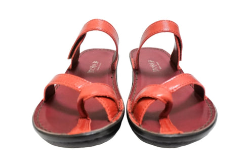 【インコルジェ8825 レッド】甲ストラップで、足元をしっかり安定させるトングサンダル