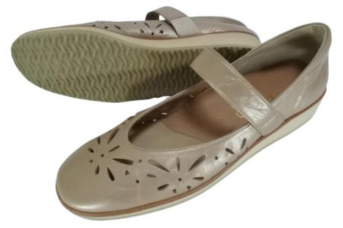 【…AShiOtO A1525 ベージュメタリック】超軽量 牛革ベルトパンチングシューズ