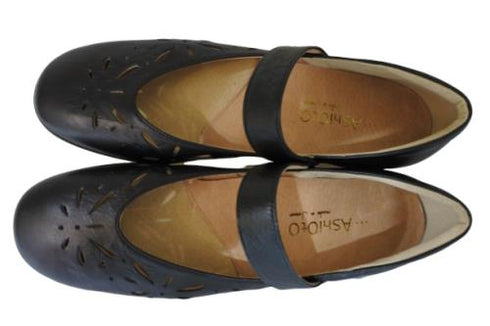 【…AShiOtO A1525 ブラック】超軽量 牛革ベルトパンチングシューズ