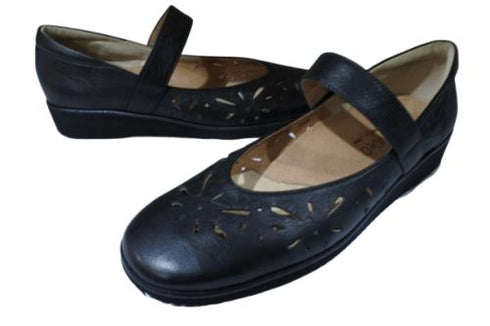 【…AShiOtO A1525 ブラック】超軽量 牛革ベルトパンチングシューズ