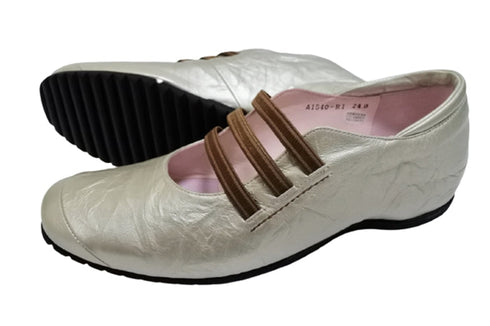 【…AShiOtO A1540 アイボリーメタル】本革超軽量ゴムストラップシューズ