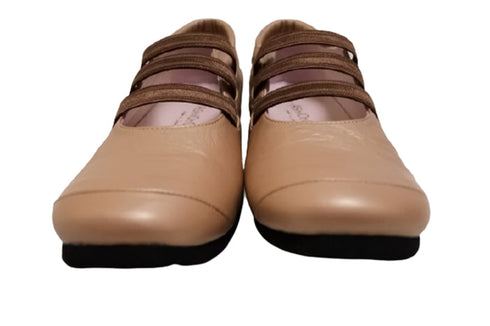 【…AShiOtO A1540 ピンクベージュメタル】本革超軽量ゴムストラップシューズ