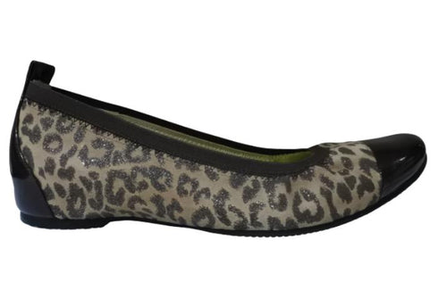 【…AShiOtO A3221 ヒョウ】バレーシューズ風インヒールパンプス