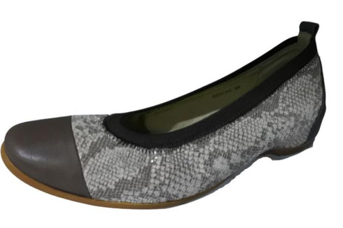 【…AShiOtO A3221 ヘビ】バレーシューズ風インヒールパンプス