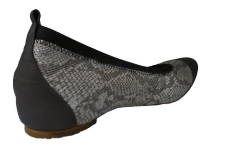 【…AShiOtO A3221 ヘビ】バレーシューズ風インヒールパンプス