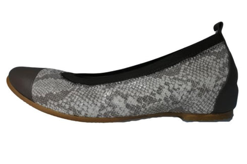 【…AShiOtO A3221 ヘビ】バレーシューズ風インヒールパンプス