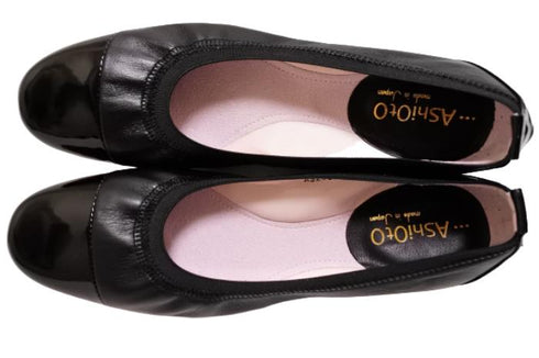 【…AShiOtO A3233 ブラックエナメル】超軽量 約110g 牛革ボロネーゼバレエパンプス