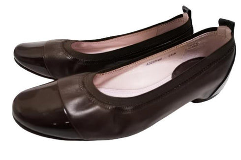 【…AShiOtO A3233 ダークブラウンエナメル】超軽量 牛革ボロネーゼバレエパンプス