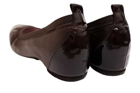 【…AShiOtO A3233 ダークブラウンエナメル】超軽量 牛革ボロネーゼバレエパンプス