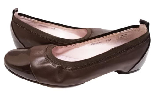 【…AShiOtO A3233 ダークブラウンエナメル】超軽量 牛革ボロネーゼバレエパンプス