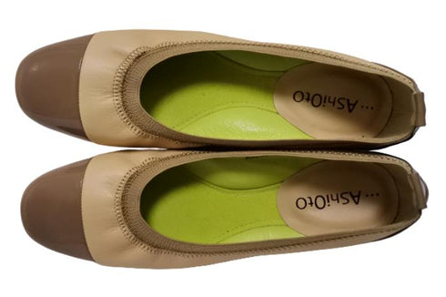 【…AShiOtO A3233 ライトベージュエナメル】超軽量 牛革ボロネーゼバレエパンプス