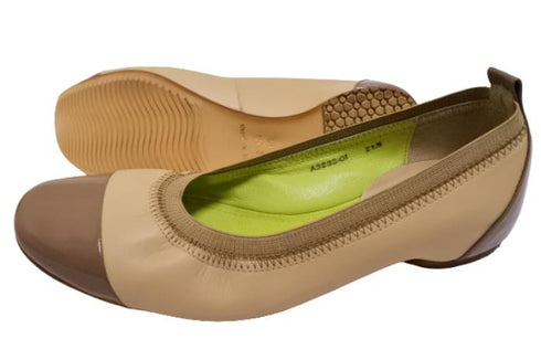 【…AShiOtO A3233 ライトベージュエナメル】超軽量 牛革ボロネーゼバレエパンプス