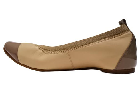 【…AShiOtO A3233 ライトベージュエナメル】超軽量 牛革ボロネーゼバレエパンプス