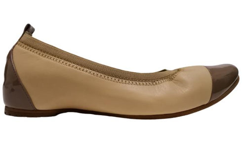 【…AShiOtO A3233 ライトベージュエナメル】超軽量 牛革ボロネーゼバレエパンプス