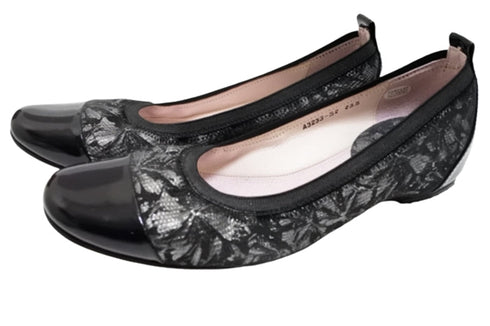 【…AShiOtO A3233 ネイビーエナメル】超軽量 約110g 牛革ボロネーゼバレエパンプス