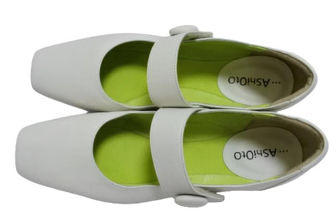 【…AShiOtO A3300 アイボリー】超軽量 本革ストラップシューズ