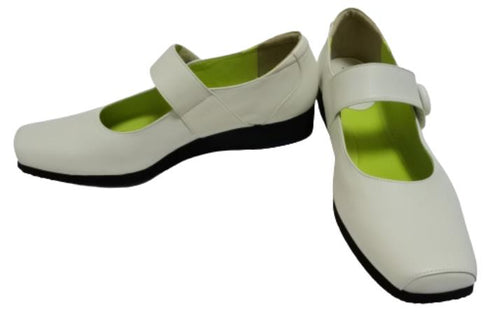 【…AShiOtO A3300 アイボリー】超軽量 本革ストラップシューズ