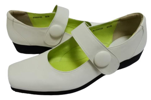 【…AShiOtO A3300 アイボリー】超軽量 本革ストラップシューズ