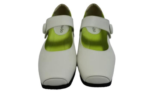 【…AShiOtO A3300 アイボリー】超軽量 本革ストラップシューズ