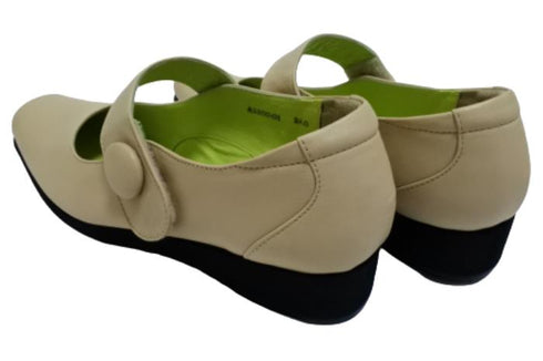 【…AShiOtO A3300 ライトベージュ】超軽量 本革ストラップシューズ