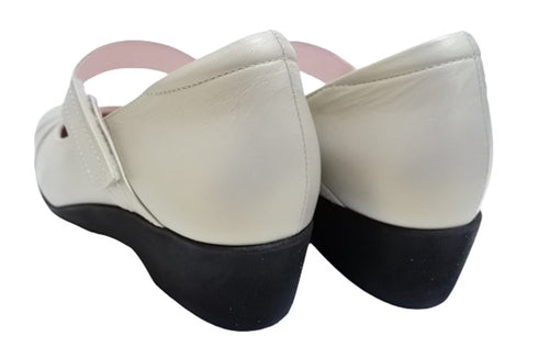 【…AShiOtO A3432 アイボリー】面ファスナーの甲ベルトで脱ぎ履きらくらく本革パンプス