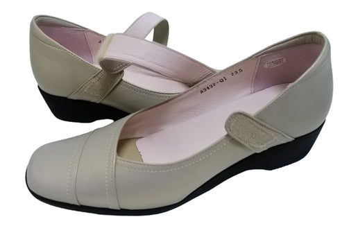 【…AShiOtO A3432 アイボリー】面ファスナーの甲ベルトで脱ぎ履きらくらく本革パンプス