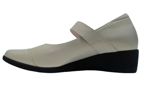 【…AShiOtO A3432 アイボリー】面ファスナーの甲ベルトで脱ぎ履きらくらく本革パンプス