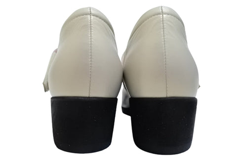 【…AShiOtO A3432 アイボリー】面ファスナーの甲ベルトで脱ぎ履きらくらく本革パンプス