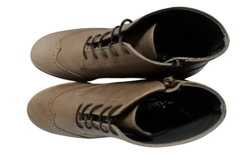 【…AShiOtO A91330 グレージュ】サイドジップメダリオンチャッカーブーツ