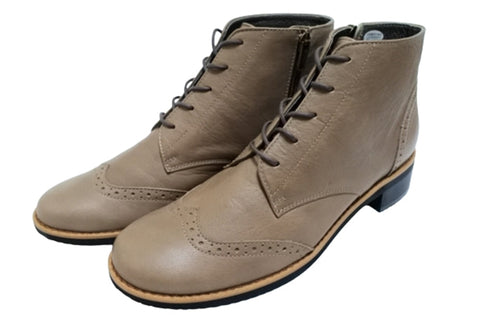 【…AShiOtO A91330 グレージュ】サイドジップメダリオンチャッカーブーツ