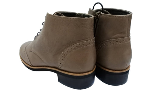 【…AShiOtO A91330 グレージュ】サイドジップメダリオンチャッカーブーツ