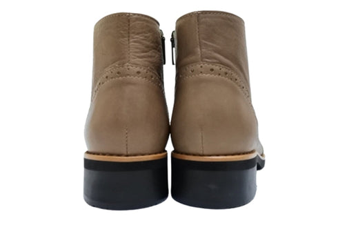 【…AShiOtO A91330 グレージュ】サイドジップメダリオンチャッカーブーツ