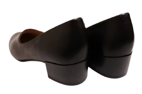 【…AShiOtO AP1135 ブラック】超軽量 国産レザーパンプス