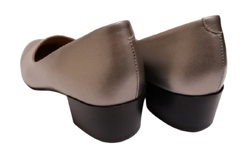 【…AShiOtO AP1135 シルバー】超軽量 国産レザーパンプス