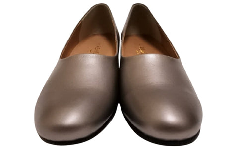 【…AShiOtO AP1135 シルバー】超軽量 国産レザーパンプス