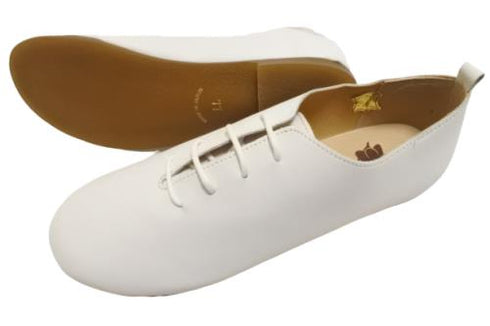 【かぼちゃの馬車CA-15 ホワイト】ころんと靴紐シューズ