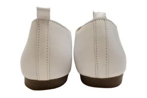 【かぼちゃの馬車CA-15 ホワイト】ころんと靴紐シューズ