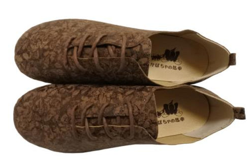 【かぼちゃの馬車 CA-15FL ブラウン】フラワー柄の靴紐シューズ