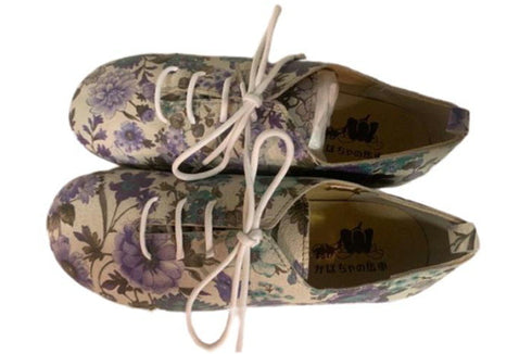 【かぼちゃの馬車 CA-15FL ブルー】フラワー柄の靴紐シューズ